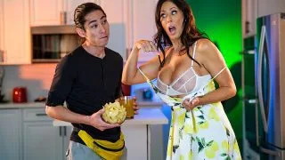 MyFriendsHotMom – Big Tit Milf Burns Off Calories by Fucking/ Reagan Foxx